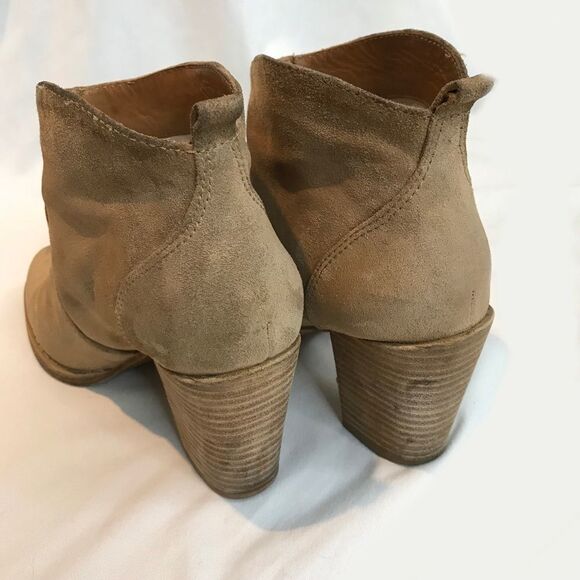 tan Suede Ankle Booties 💚🌻 - Picture 8 of 11